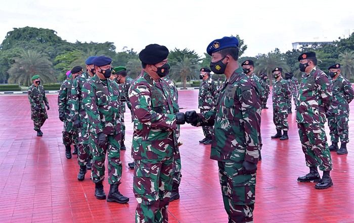 Panglima TNI Marsekal TNI Hadi Tjahjanto menerima Laporan Korps Kenaikan Pangkat 40 Perwira Tinggi (Pati) TNI.