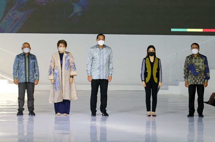 Embracing Jakarta Muslim Fashion Week di Aquatic Center, Gelora Bung Karno (GBK), Senayan, Jakarta, Kamis (18/11/2021).