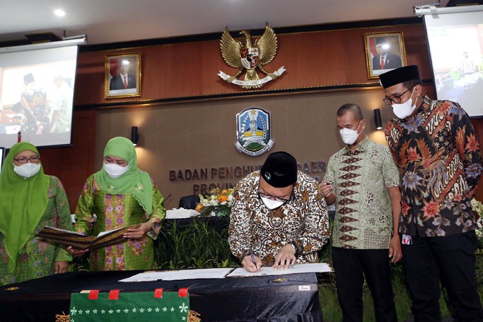 Kerja sama dalam menghadirkan transformasi digital guna menyediakan kemudahan bertranskasi masyarakat atas akses layanan keuangan digital berbasis Syariah.