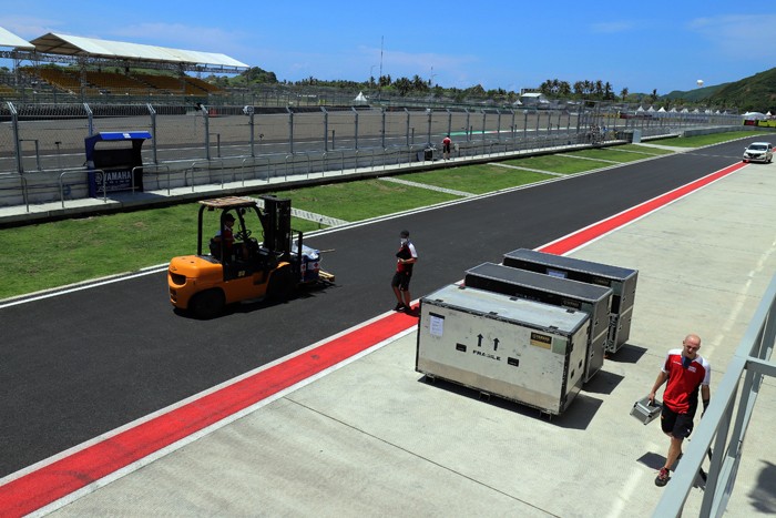 Petugas melakukan inspeksi di sejumlah titik sekitar sirkuit jelang pembukaan balap motor World Superbike (WSBK) 2021 di Sirkuit Mandalika.