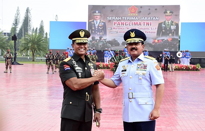 Upacara serah terima jabatan Panglima TNI dari Marsekal TNI Hadi Tjahjanto kepada Jenderal TNI Andika Perkasa di Plaza Mabes TNI.