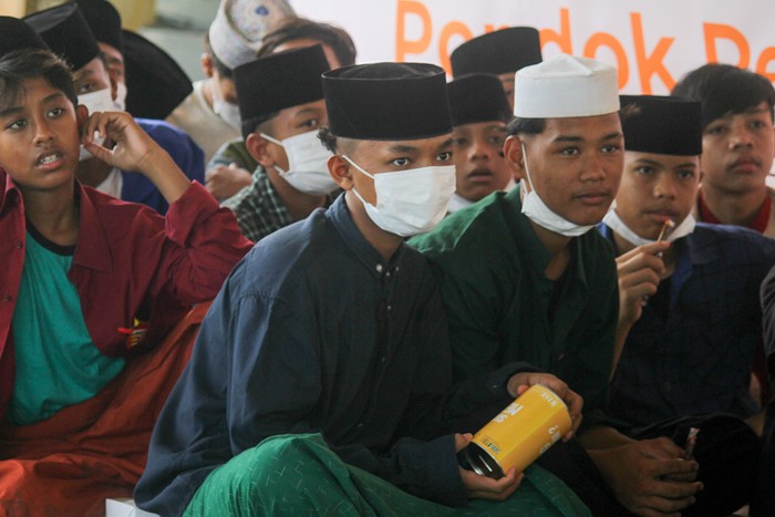 Pendidikan keuangan bertema ‘Ayo Menabung’ kepada santri Pondok Pesantren As-Shofiani di Babelan, Bekasi Utara, Minggu, (21/11/2021).