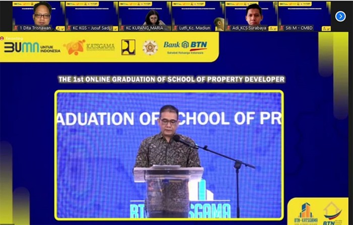 Wisuda secara daring para lulusan Program School of Property Developer BTN di Jakarta, Sabtu (20/11/2021).