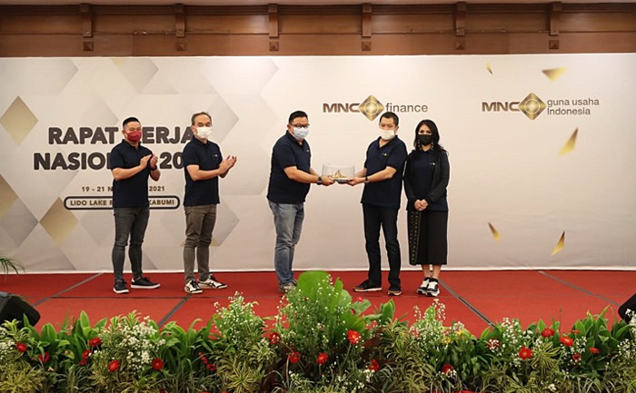 HUT ke-32 MNC Finance sekaligus Rakernas MNC Finance 2022 di Hotel Lido Lake Resort, Kecamatan Cigombong, Kabupaten Bogor, Jawa Barat, Sabtu (20/11/2021).