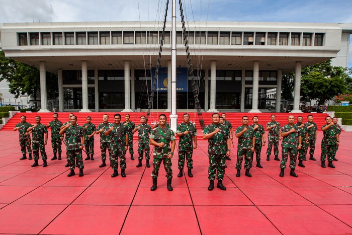 Panglima TNI Jenderal Andika Perkasa saat melakukan kunjungan kerja perdananya di Markas Besar TNI AL, Cilangkap, Jakarta Timur, Senin (22/11/2021).