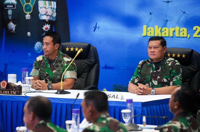 Panglima TNI Jenderal Andika Perkasa saat melakukan kunjungan kerja perdananya di Markas Besar TNI AL, Cilangkap, Jakarta Timur, Senin (22/11/2021).