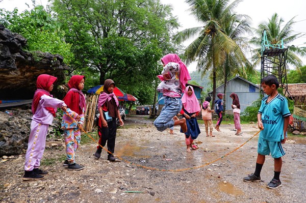 Maudu Ada' dan Kemah Budaya, di Dermaga Dua Rammang Rammang Desa Salenrang, Sabtu (20/11/2021).