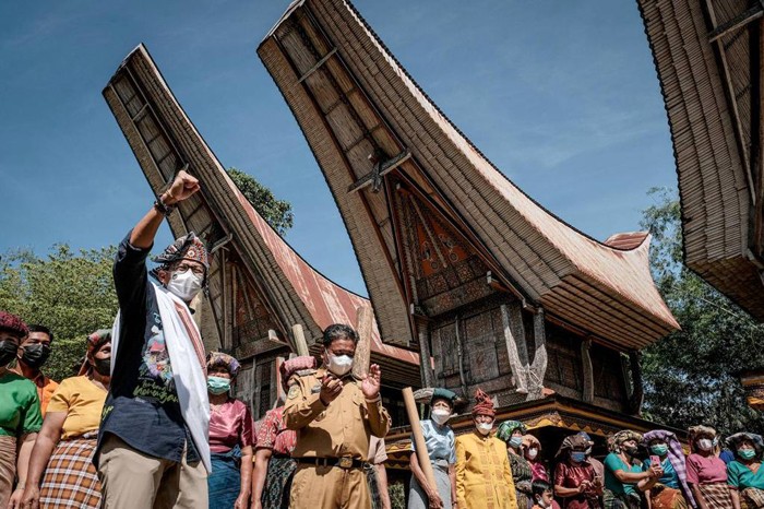 Menparekraf Sandiaga Salahuddin Uno melakukan visitasi ke Desa Wisata Lembang Nonongan di Toraja Utara Sulawesi Selatan.