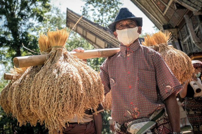Menparekraf Sandiaga Salahuddin Uno melakukan visitasi ke Desa Wisata Lembang Nonongan di Toraja Utara Sulawesi Selatan.