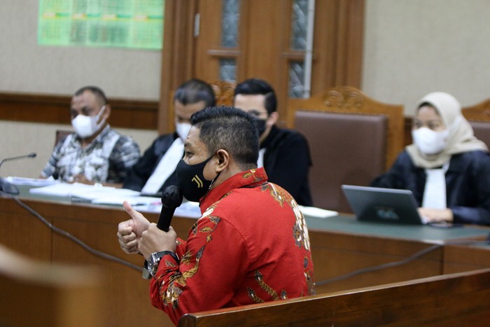 Terdakwa Stepanus Robin Pattuju (Penyidik KPK) menjadi saksi untuk Terdakwa Maskur Husain (Pengacara) dalam sidang lanjutan di Pengadilan Tipikor.