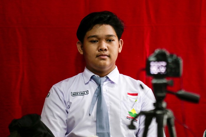 Pelajar saat mengikuti perekaman KTP elektronik (e-KTP) bagi pelajar di MAN 7, Jakarta Selatan, Selasa (23/11/2021).