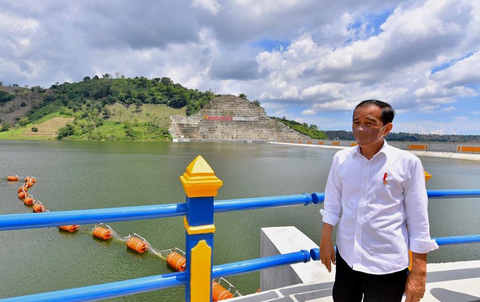 Presiden Joko Widodo meresmikan Bendungan Karalloe dalam kunjungan kerjanya ke Provinsi Sulawesi Selatan, pada Selasa, 23 November 2021.