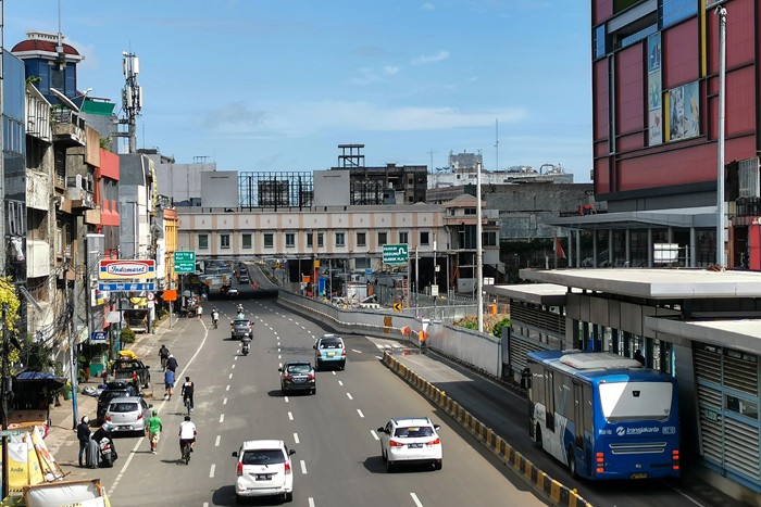 Suasana pengerjaan konstruksi proyek mass rapid Transit (MRT) fase 2 segmen CP 203 di Kawasan Glodok, Jakarta Barat, Selasa (23/11/2021).