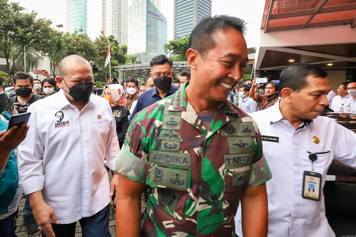 Panglima TNI Jenderal TNI Andika Perkasa menyambangi rumah dinas Ketua DPD RI AA LaNyalla Mahmud Mattaliti di rumah dinas Ketua DPD RI.
