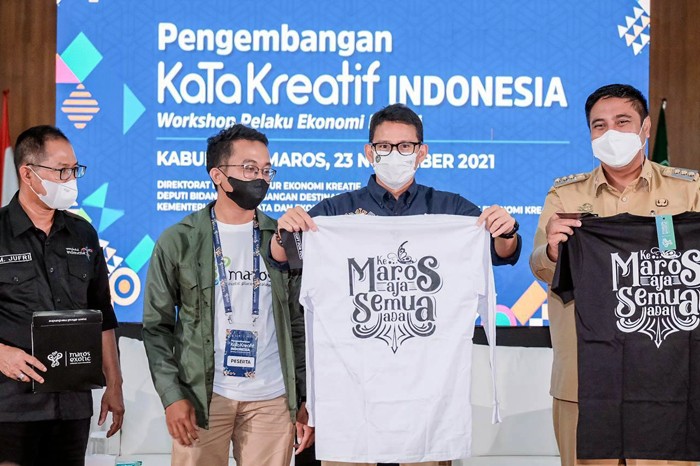 Menparekraf Sandiaga Salahuddin Uno, mendorong pelaku ekonomi kreatif, khususnya subsektor kuliner di Kabupaten Maros, Sulawesi Selatan.