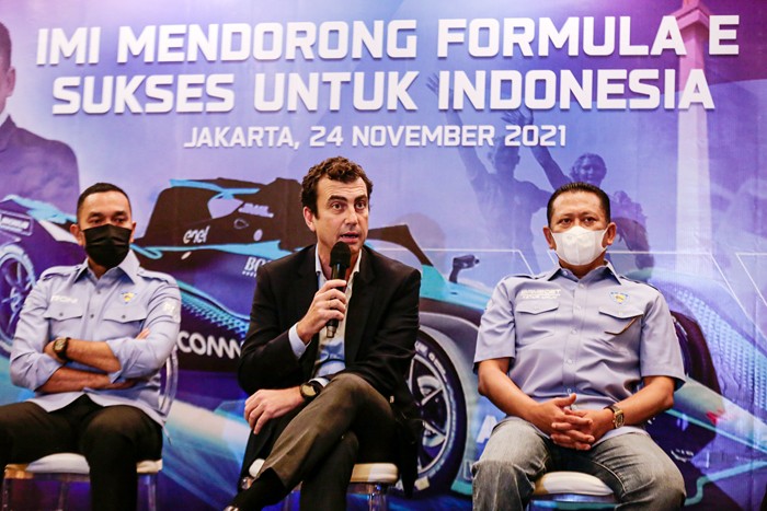 Ikatan Motor Indonesia (IMI) 'Mendukung Formula E Sukses Untuk Indonesia' di kawasan Menteng, Jakarta Pusat, Rabu (23/11/2021).