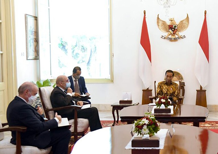 Presiden Joko Widodo menerima kunjungan kehormatan Menteri Urusan Eropa dan Luar Negeri (Menlu) Prancis, Jean-Yves Le Drian, di Istana Merdeka.