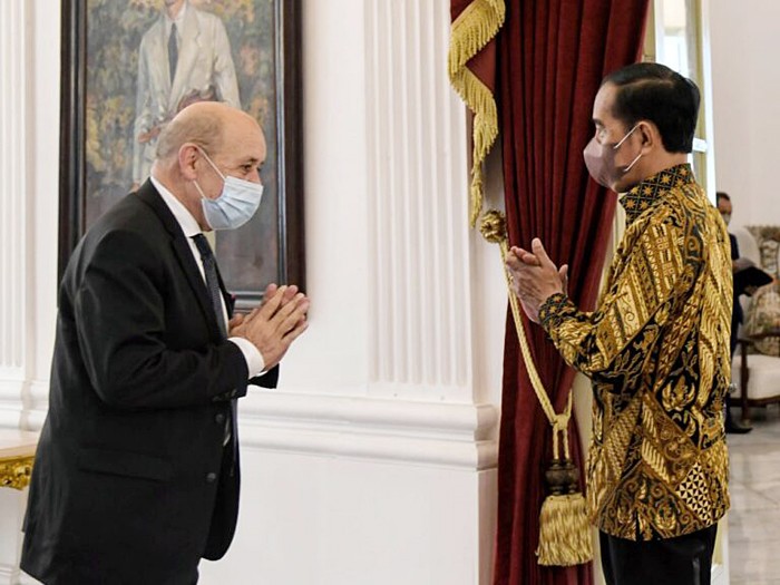 Presiden Joko Widodo menerima kunjungan kehormatan Menteri Urusan Eropa dan Luar Negeri (Menlu) Prancis, Jean-Yves Le Drian, di Istana Merdeka.