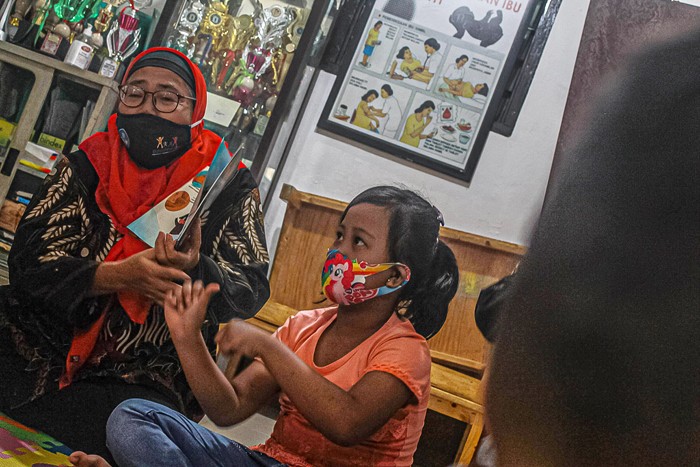 MNC Peduli memberikan bantuan peralatan pendidikan untuk anak-anak PAUD Flamboyan 4 Petojo Utara, Jakarta Pusat, Kamis (25/11/2021).