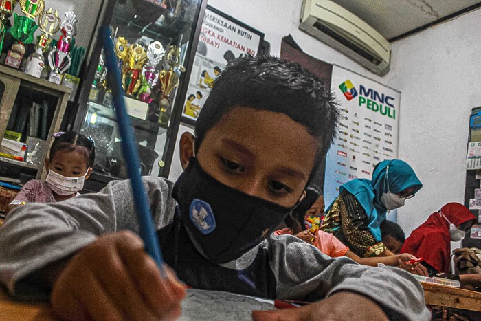 MNC Peduli memberikan bantuan peralatan pendidikan untuk anak-anak PAUD Flamboyan 4 Petojo Utara, Jakarta Pusat, Kamis (25/11/2021).