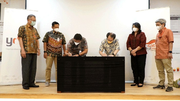 Penandatanganan MoU Kolaborasi YDBA dengan PT GS Battery dan Yayasan WAFCAI yang merupakan partnership dari PT Denso Indonesia di Galeri UKM YDBA.