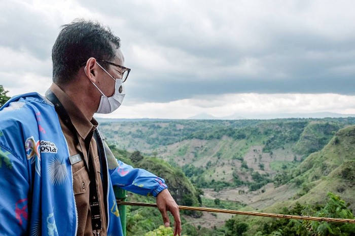 Menparekraf Sandiaga Salahuddin Uno mengunjungi destinasi wisata Bukit Bossolo di Kabupaten Jeneponto, Sulawesi Selatan.
