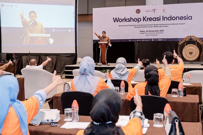 Menparekraf Sandiaga Salahuddin Uno mengunjungi destinasi wisata Bukit Bossolo di Kabupaten Jeneponto, Sulawesi Selatan.