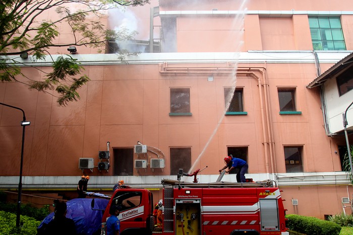 Simulasi tanggap bencana yang dilakukan Siloam Hospitals Lippo Village, Tangerang, Kamis (25/11/2021).