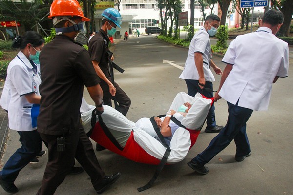 Simulasi tanggap bencana yang dilakukan Siloam Hospitals Lippo Village, Tangerang, Kamis (25/11/2021).