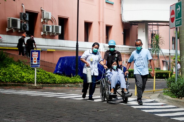Simulasi tanggap bencana yang dilakukan Siloam Hospitals Lippo Village, Tangerang, Kamis (25/11/2021).