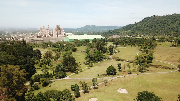 Pemandangan Taman Reklamasi Indarung, di Kecamatan Lubukkilangan Kota Padang, Sumatera Barat, Sabtu (27/11/2021).