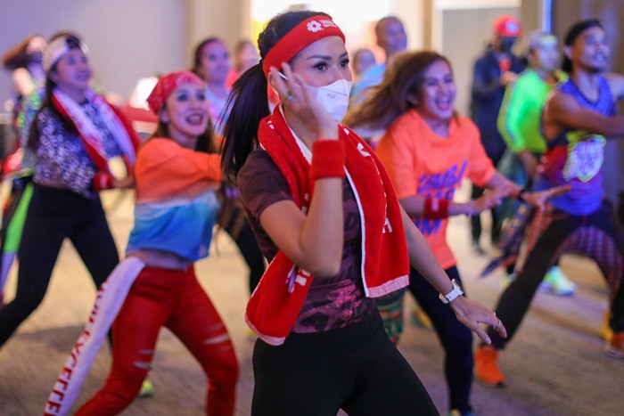Peserta mengikuti senam zumba yang disiarkan secara virtual pada ajang Taiwan Excellence Zumba Fest Online.