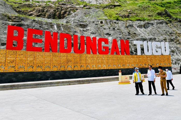 Presiden Joko Widodo mengawali kunjungan kerja ke Provinsi Jawa Timur dengan meresmikan Bendungan Tugu dan Bendungan Gongseng.