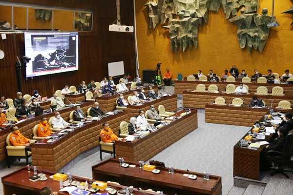 Rapat Kerja dengan Komisi V DPR di Kompleks Parlemen Senayan, Jakarta, Rabu (1/12/2021).