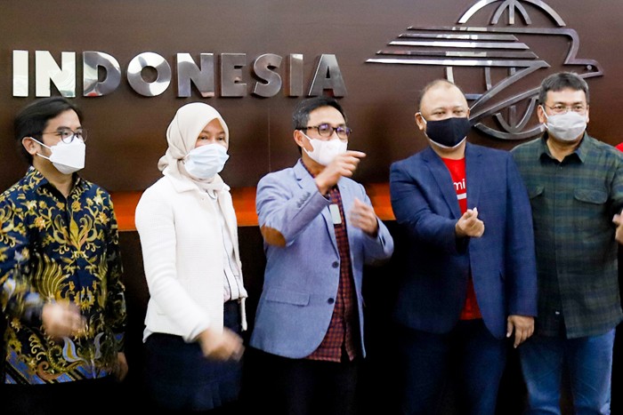 Penandatanganan nota kesepahaman untuk memberikan solusi dalam layanan kurir, logistik dan sistem pembayaran, di Jakarta, Rabu (1/12/2021).