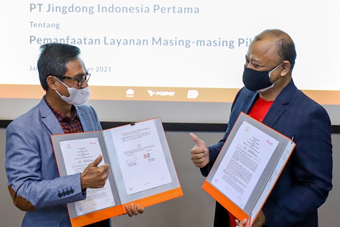 Penandatanganan nota kesepahaman untuk memberikan solusi dalam layanan kurir, logistik dan sistem pembayaran, di Jakarta, Rabu (1/12/2021).