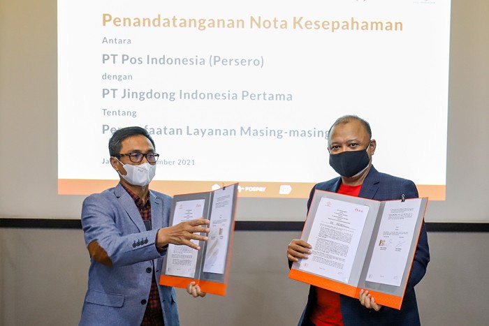 Penandatanganan nota kesepahaman untuk memberikan solusi dalam layanan kurir, logistik dan sistem pembayaran, di Jakarta, Rabu (1/12/2021).