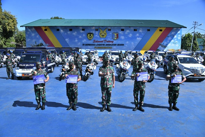 Kepala Staf Angkatan Udara (Kasau), Marsekal TNI Fadjar Prasetyo menyerahkan 130 unit Kendaraan Khusus (Ransus) kepada Polisi Militer TNI AU (Pomau).