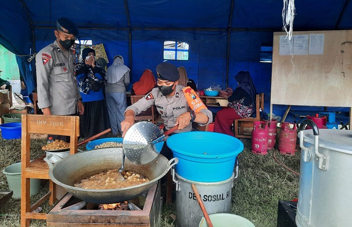 Operasi kemanusiaan Aman Nusa II dalam rangka menanggulangi bencana alam erupsi Gunung Semeru di Kabupaten Lumajang, Jawa Timur (Jatim).