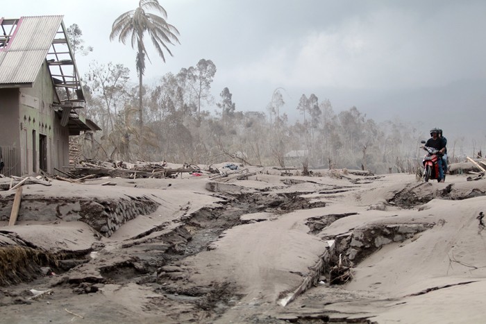 Kerusakan terjadi di rumah-rumah warga Desa Supiturang, Kecamatan Pronojiwo, Kabupaten Lumajang, akibat terjangan material vulkanik Gunung Semeru.