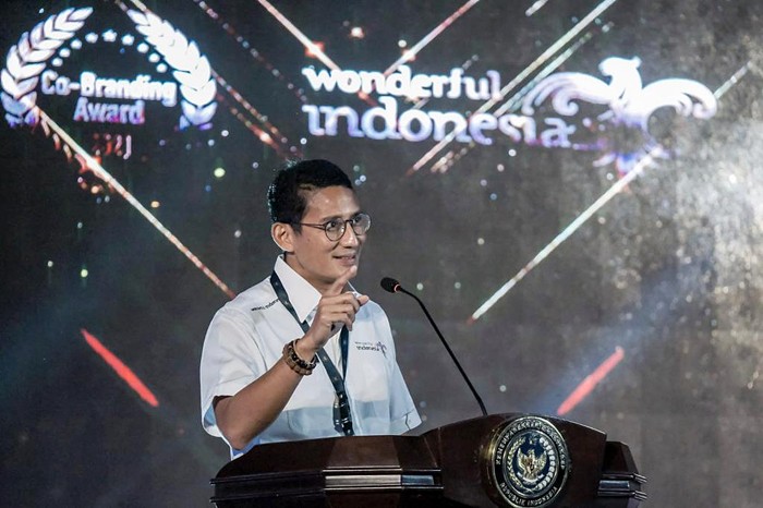 Kemenparekraf menganugerahkan Co-Branding Awards 2021 terhadap sejumlah jenama yang menjadi mitra co-branding 