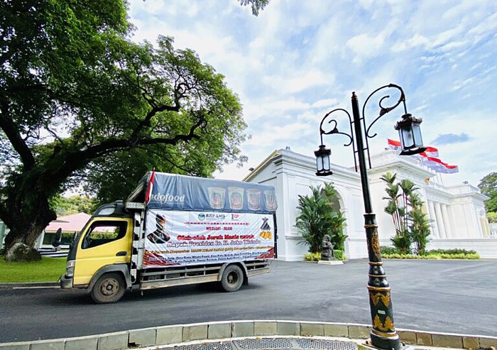Presiden Joko Widodo menerima enam perwakilan warga Liang Melas Datas, Kabupaten Karo, Provinsi Sumatera Utara di Istana Merdeka, Jakarta.