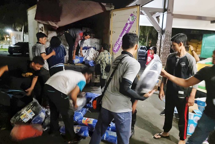 SIG melalui program SIG Peduli menyalurkan bantuan bahan makanan dan perlengkapan senilai Rp100 juta untuk korban bencana erupsi Gunung Semeru.
