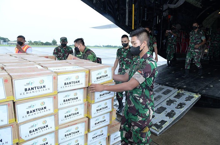 Hari ini TNI AU menerbangkan satu pesawat C-130  Hercules membawa 12 ton Bansos, berupa barang yang sifatnya mendesak dibutuhkan oleh masyarakat.