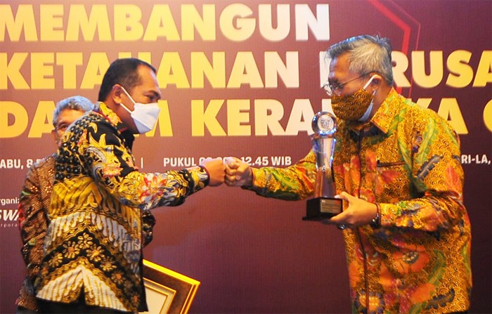 Penghargaan Indonesia Most Trusted Company pada ajang Indonesia Good Corporate Governance Award 2021 di Jakarta, Rabu (8/12/2021).