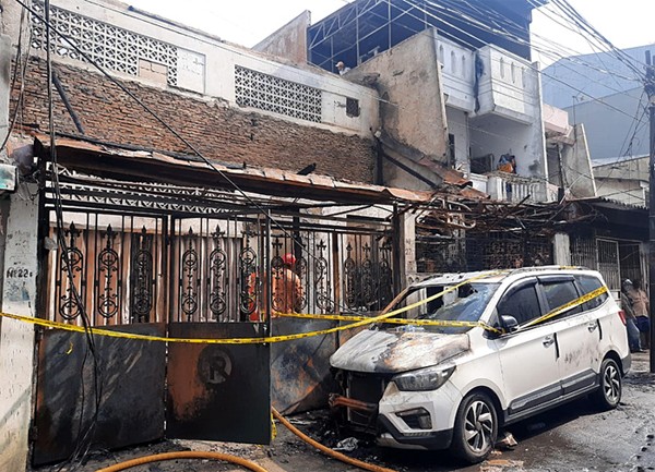 Sebuah rumah di Jalan Tambora 1 RT10/RW02, Kelurahan Tambora, Kecamatan Tambora, Jakarta Barat mengalami kebakaran pada Rabu (8/12/2021).