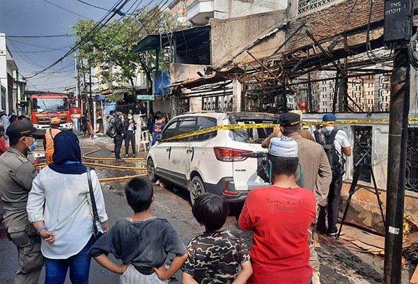 Sebuah rumah di Jalan Tambora 1 RT10/RW02, Kelurahan Tambora, Kecamatan Tambora, Jakarta Barat mengalami kebakaran pada Rabu (8/12/2021).