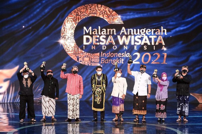 Menparekraf Sandiaga Salahuddin Uno menuntaskan visitasi ke-50 desa wisata di Tanah Air dalam ajang Anugerah Desa Wisata Indonesia (ADWI) 2021.
