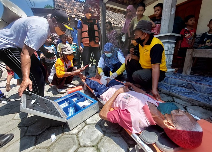Pada rangkaian kegiatan geladi dan simulasi tersebut, dilakukan pemasangan dan uji coba alat Early Warning Sistem (EWS) di dua lokasi.
