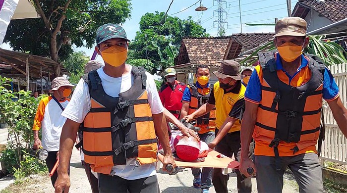Pada rangkaian kegiatan geladi dan simulasi tersebut, dilakukan pemasangan dan uji coba alat Early Warning Sistem (EWS) di dua lokasi.